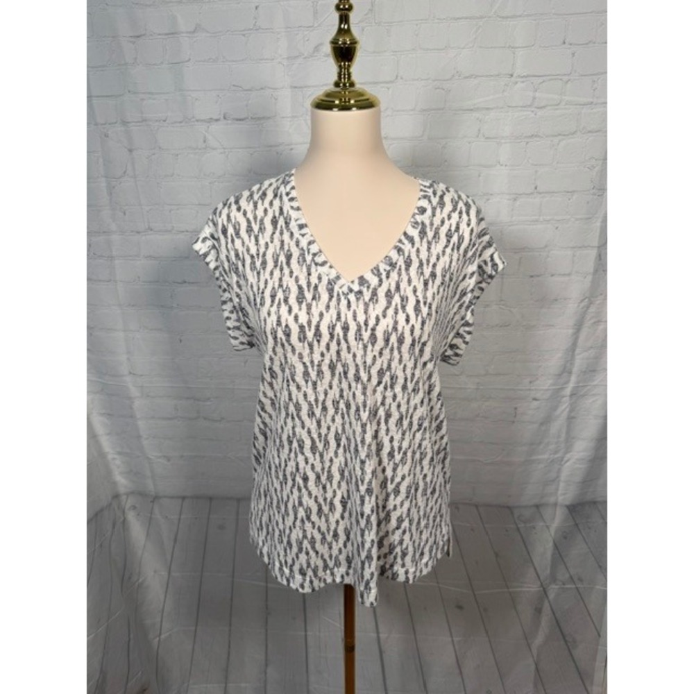 NWOT Bobeau Navy Ivory Ikat Print V-Neck Knit Top Women's M‎ Split Hem